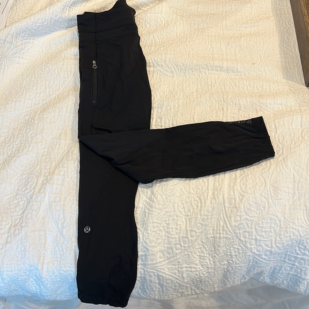 Lululemon size 6 leggings with zipper pockets and mesh detail at ankle.